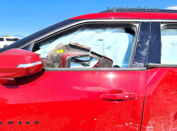 3GNKBJRS6KS646949 2019 CHEVROLET BLAZER Красный Вид салона спереди