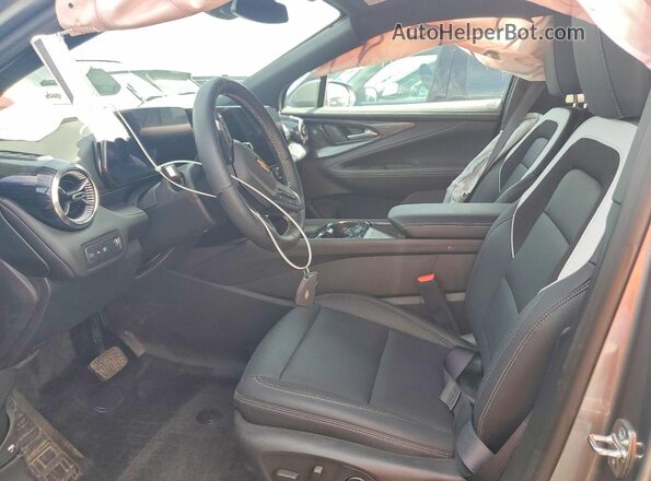 3GNKDGRJ5SS170696 2025 CHEVROLET BLAZER Серебряный Вид салона спереди