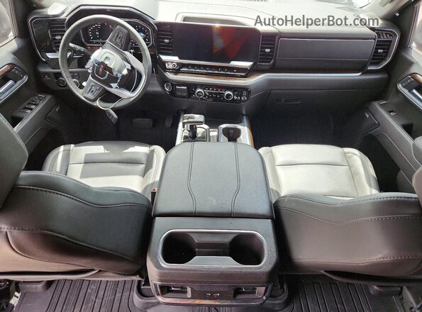 3GTUUCE82SG289144 2025 GMC SIERRA Серебряный Вид панели приборов