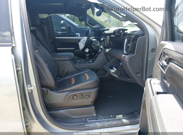3GTUUEEL7RG340616 2024 GMC SIERRA Серебряный Вид салона спереди