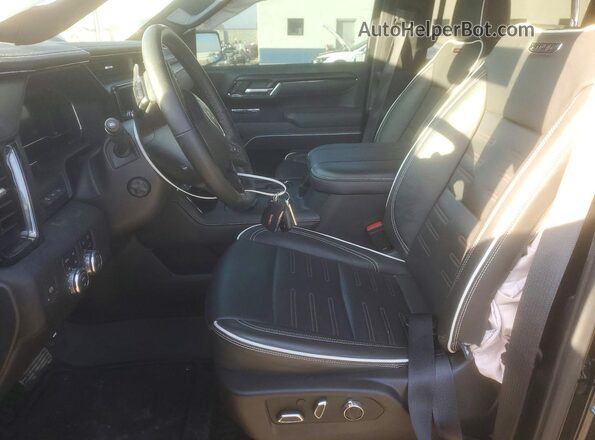 3GTUUFE82RG334952 2024 GMC SIERRA Черный Вид салона спереди