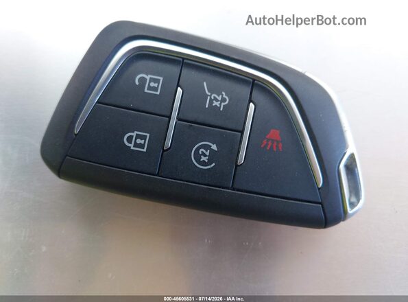 3GYK3BMR1SS236635 2025 CADILLAC OPTIQ Silver წინა პანელის ხედი