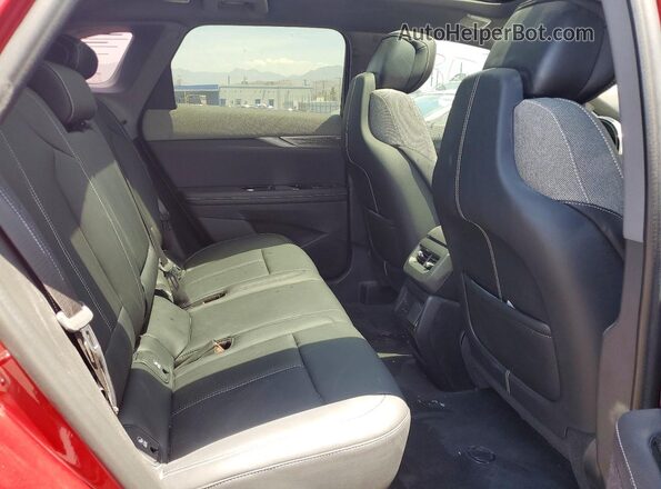 3GYK3BMRXSS267902 2025 CADILLAC OPTIQ Red Вид задньої частини салону