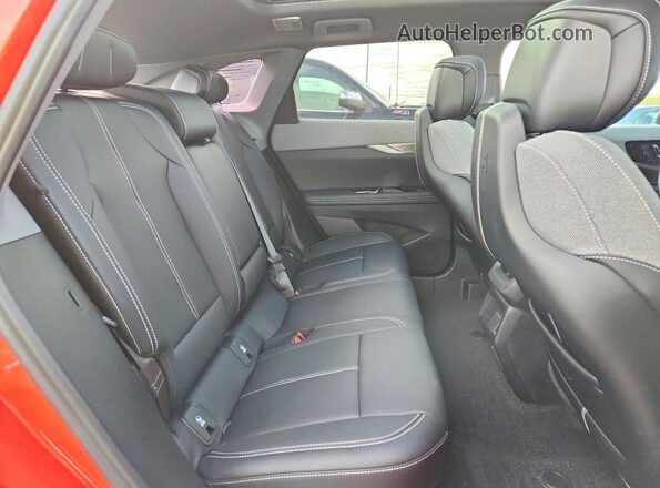 3GYK3EMR9SS264815 2025 CADILLAC OPTIQ Orange Rear interior view