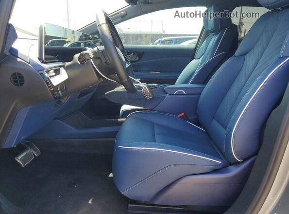 3GYK3GM50TS116899 2026 CADILLAC OPTIQ Серебряный Вид салона спереди