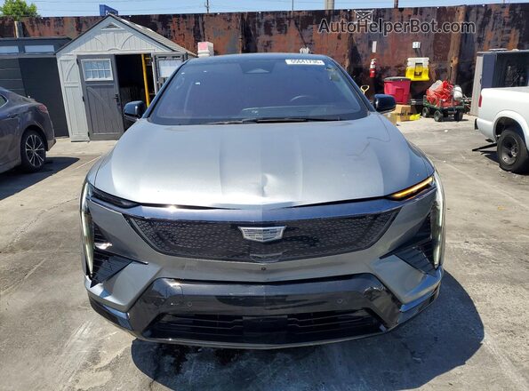3GYK3GM50TS116899 2026 CADILLAC OPTIQ Серебряный Вид спереди