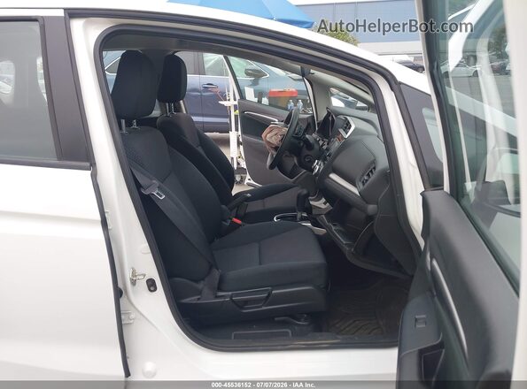 3HGGK5H40JM735252 2018 HONDA FIT Белый Вид салона спереди