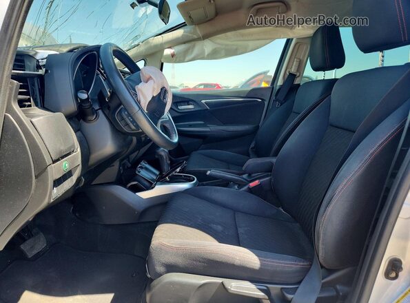 3HGGK5H61JM708675 2018 HONDA FIT Silver Front interior view