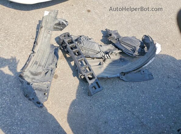 3HGGK5H65JM715967 2018 HONDA FIT Silver Vista del compartimento del motor