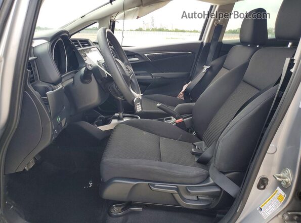 3HGGK5H89JM717996 2018 HONDA FIT Silver Widok wnętrza z przodu