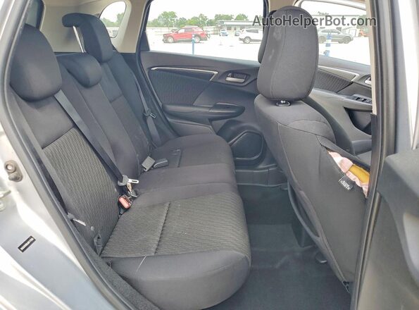 3HGGK5H89JM717996 2018 HONDA FIT Silver Widok tylnych siedzeń