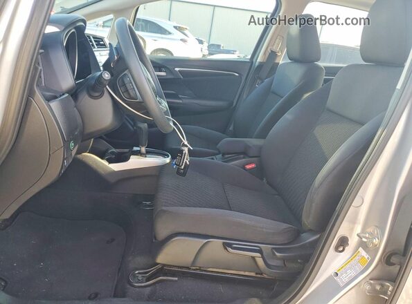 3HGGK5H89KM738073 2019 HONDA FIT Серебряный Вид салона спереди