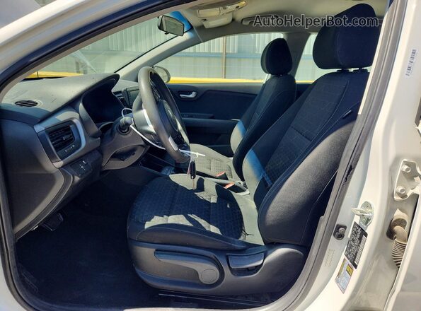 3KPA24AB1KE197048 2019 KIA RIO White Vista interior delantera