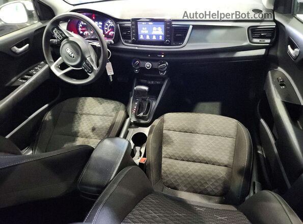 3KPA24AB2KE180002 2019 KIA RIO Белый Вид панели приборов