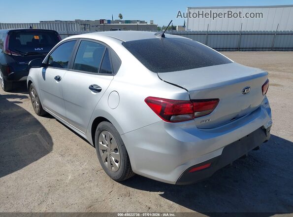3KPA24AB4JE044579 2018 KIA RIO Silver Trasero izquierdo