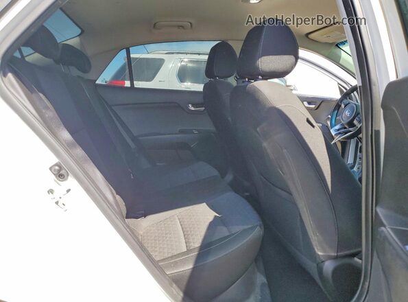 3KPA24AB4KE166022 2019 KIA RIO White Вид задніх сидінь