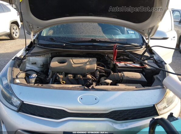 3KPA24AB7JE047430 2018 KIA RIO Silver Widok z tyłu