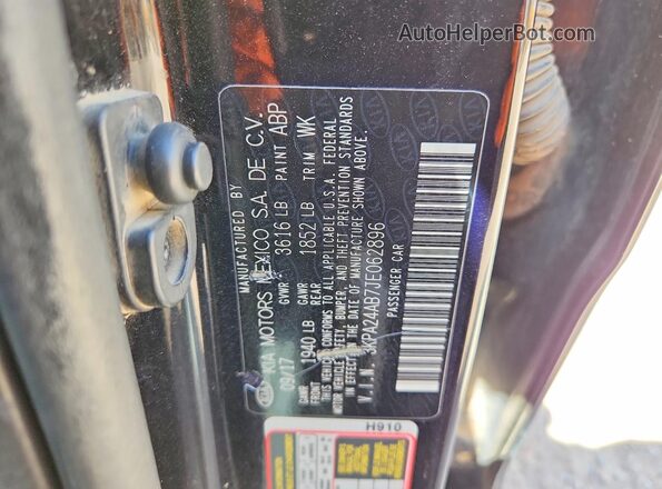 3KPA24AB7JE062896 2018 KIA RIO Black ძრავის განყოფილების ხედი