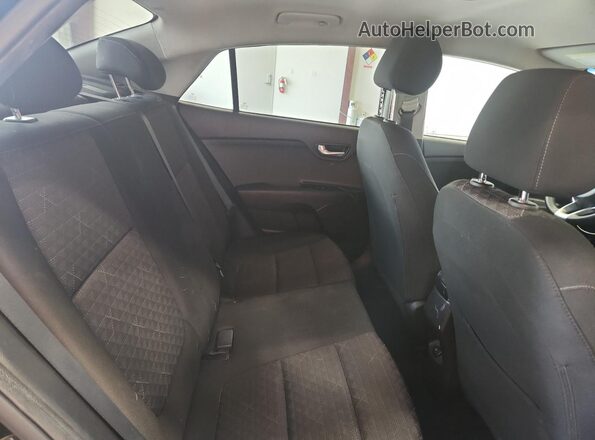 3KPA24AB8JE071817 2018 KIA RIO Black Widok tylnych siedzeń