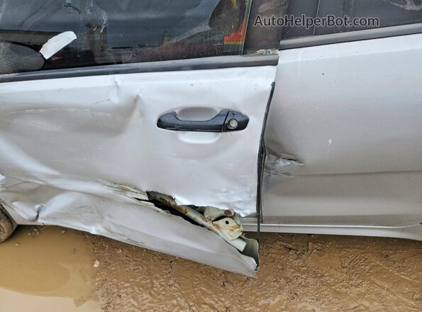 3KPA24AB8JE079769 2018 KIA RIO Silver Widok wnętrza z przodu