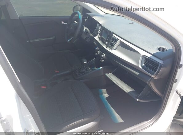 3KPA24AB9JE071583 2018 KIA RIO White Սալոնի դիմացի տեսք