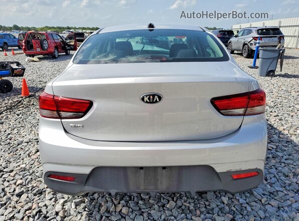 3KPA24AB9JE082017 2018 KIA RIO Silver Вид ззаду