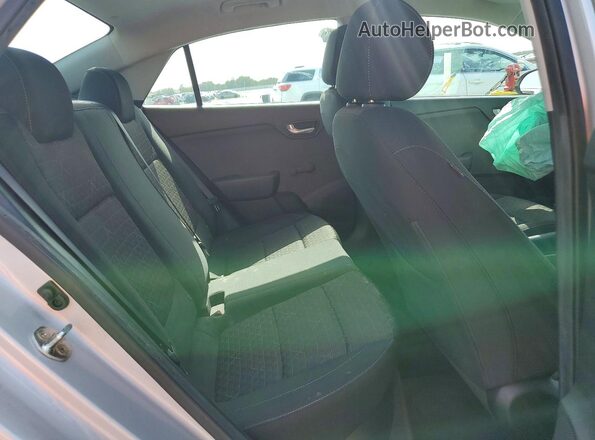 3KPA24AB9JE082017 2018 KIA RIO Silver Вид задніх сидінь