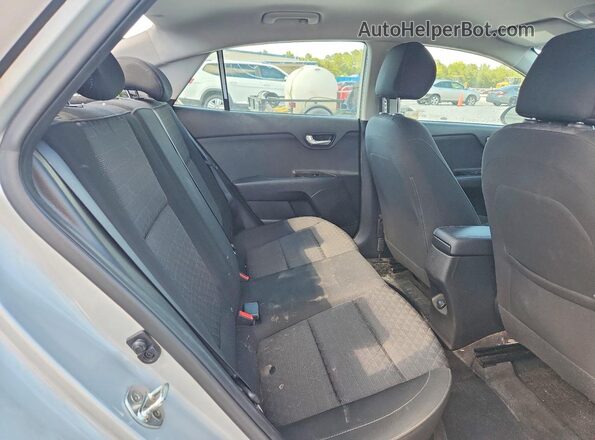 3KPA24ABXJE047535 2018 KIA RIO Silver უკანა სავარძლების ხედი