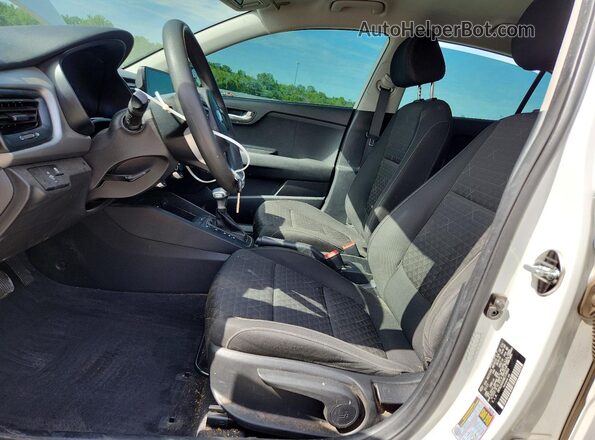 3KPA24AD0ME378954 2021 KIA RIO White წინა სალონის ხედი