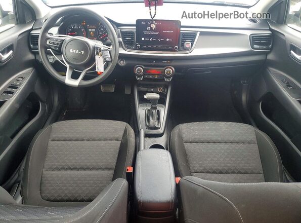 3KPA24AD0NE438443 2022 KIA RIO White Dashboard view