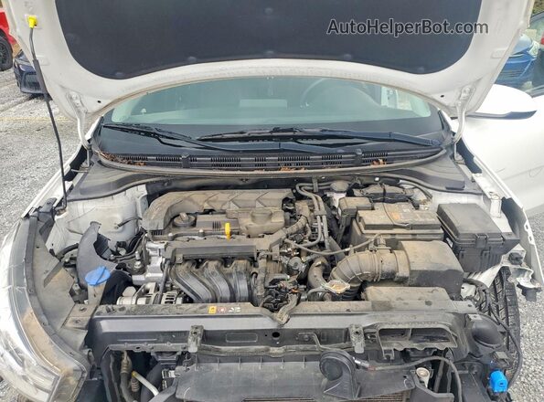 3KPA24AD0NE438443 2022 KIA RIO White Rear interior view