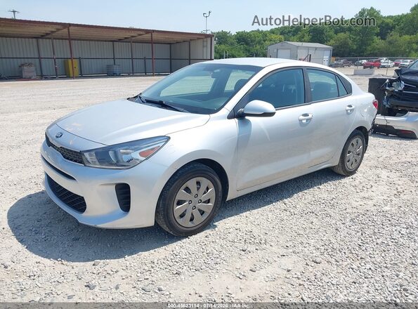 3KPA24AD1LE263066 2020 KIA RIO Silver წინა მარცხენა ხედი სამი მეოთხედიდან