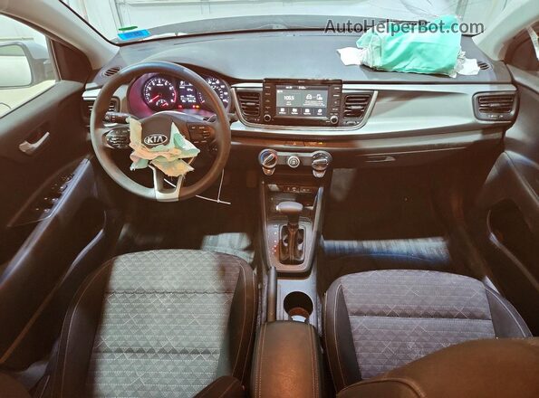 3KPA24AD1LE357335 2020 KIA RIO Silver Dashboard view
