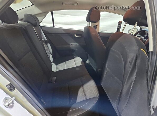 3KPA24AD1LE357335 2020 KIA RIO Silver Rear seats view