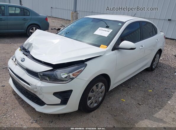 3KPA24AD1ME372547 2021 KIA RIO White Передня ліва чверть