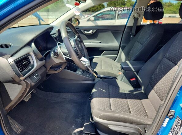 3KPA24AD1ME393589 2021 KIA RIO Синий Вид салона спереди