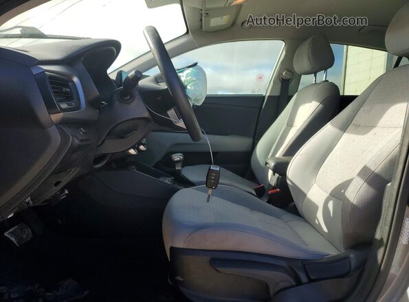 3KPA24AD1ME425120 2021 KIA RIO Gray Front interior view