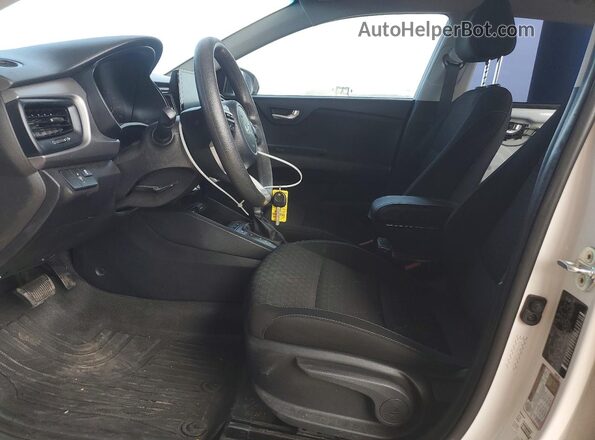 3KPA24AD1NE471273 2022 KIA RIO White Front interior view