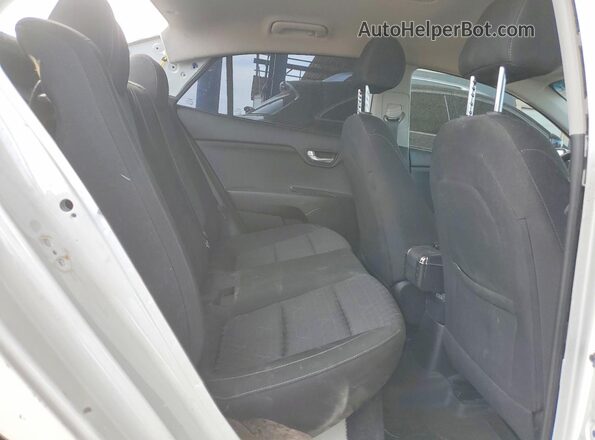 3KPA24AD1NE471273 2022 KIA RIO White Rear seats view