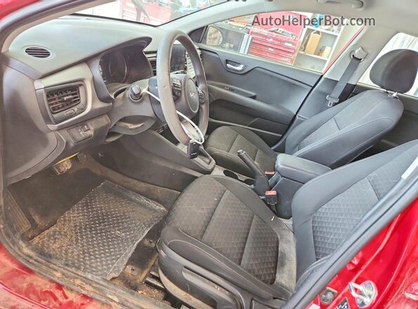 3KPA24AD1PE549117 2023 KIA RIO Red Вид салону спереду