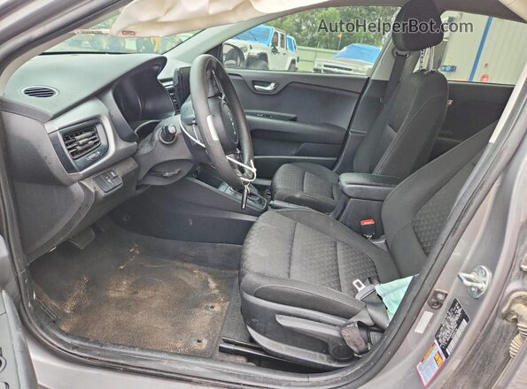 3KPA24AD1PE578925 2023 KIA RIO Серебряный Вид салона спереди