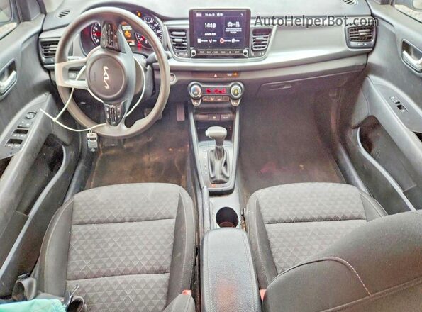 3KPA24AD1PE578925 2023 KIA RIO Серебряный Вид панели приборов