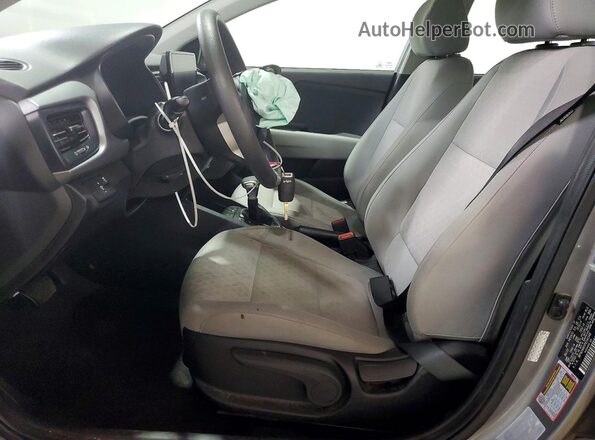 3KPA24AD1PE592548 2023 KIA RIO Gray Vista interior delantera