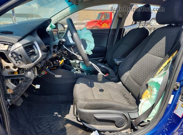 3KPA24AD2LE311562 2020 KIA RIO Blue Вид салону спереду