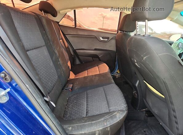 3KPA24AD2LE311562 2020 KIA RIO Blue Вид задніх сидінь