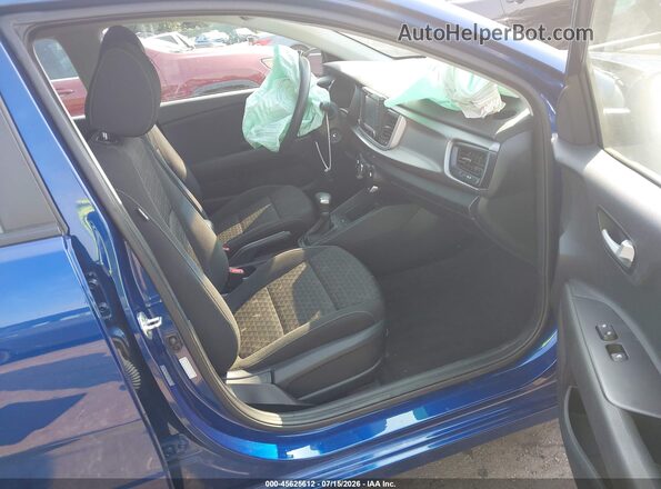 3KPA24AD2LE329222 2020 KIA RIO Blue Вид салону спереду