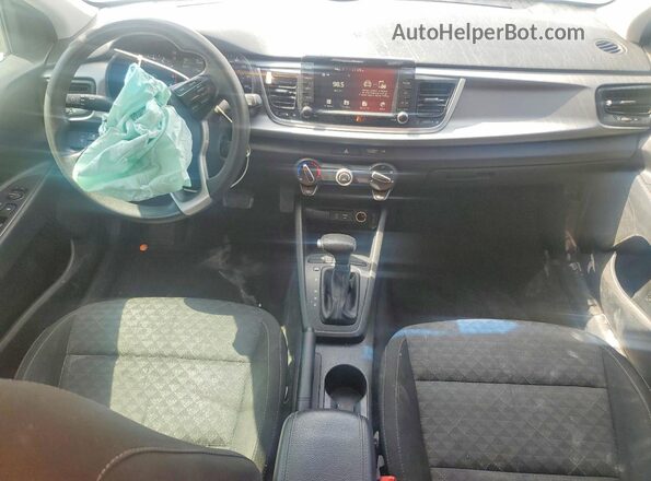 3KPA24AD2LE329642 2020 KIA RIO Silver Widok deski rozdzielczej