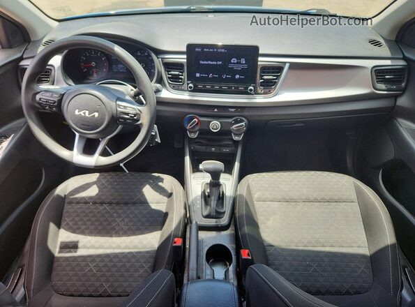 3KPA24AD2NE478541 2022 KIA RIO Blue Dashboard view
