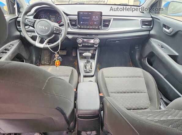 3KPA24AD2PE519172 2023 KIA RIO Синий Вид панели приборов