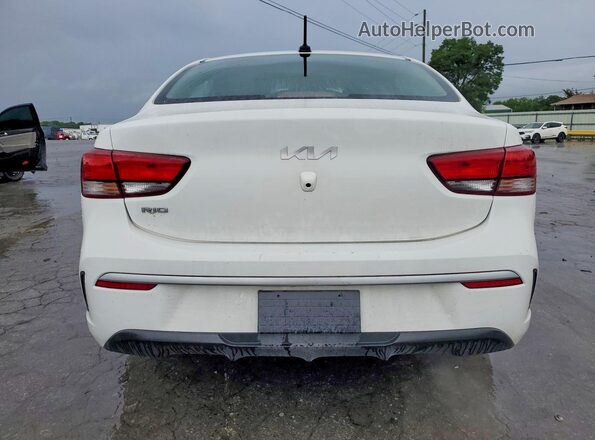 3KPA24AD3NE458203 2022 KIA RIO White Widok z tyłu